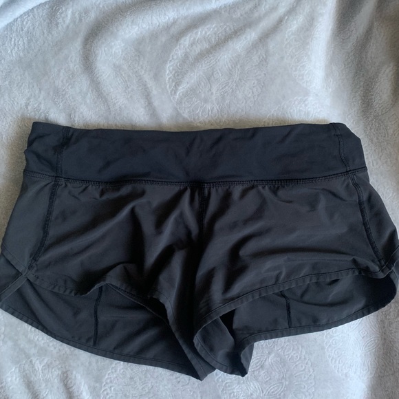 Lululemon Black Speed Ups 2.5’ sz 8 - Picture 3 of 4